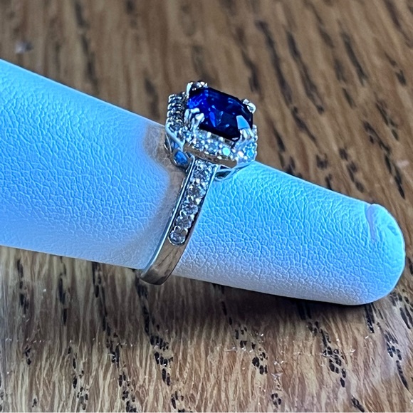 ⭐️ Blue CZ Sterling Silver Ring Size 5.25 - Picture 11 of 13